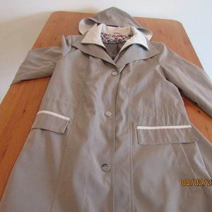 Womens meduim croft and barrow rain jacket